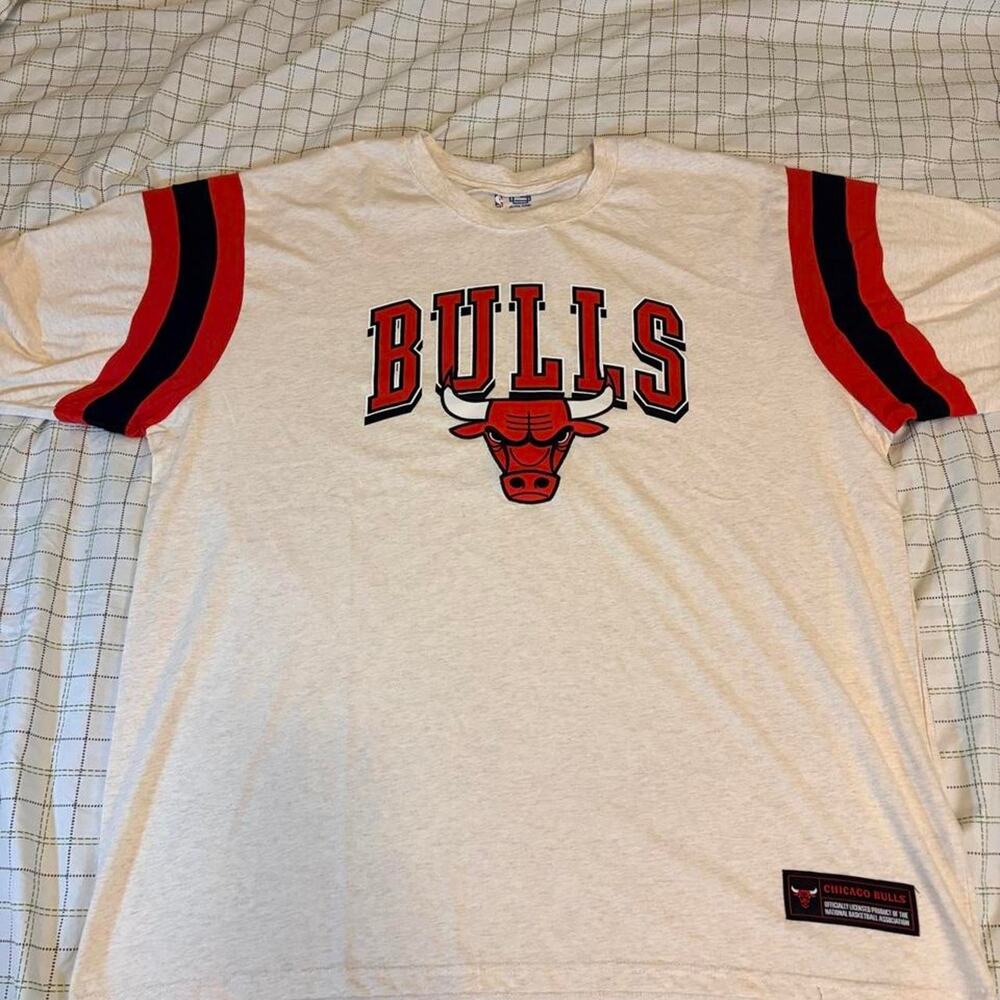 NBA Chicago Bulls Cream Color Shirt Size 2XL